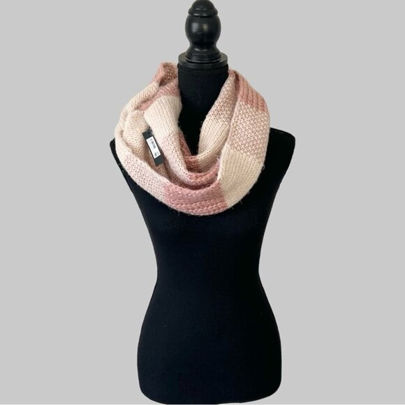 NWT Love & Lore Pink Ivory Knitted Circle Infinity Scarf - Picture 1 of 8